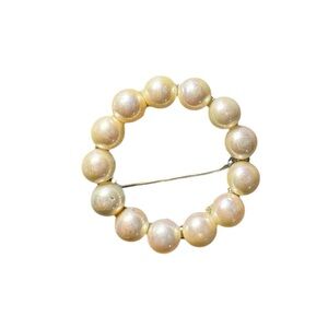 Classic Pearl Circle Brooch